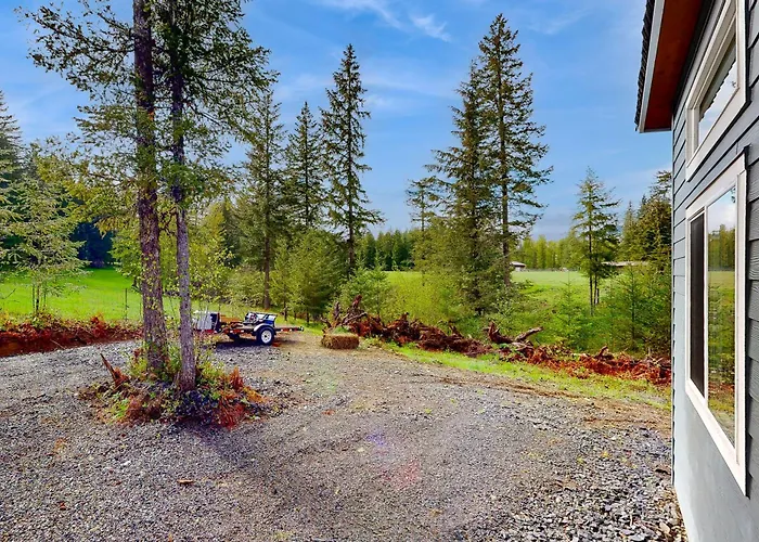 Fire Pit & Mtn Views! Cabin | $1 Cleaning Fee
