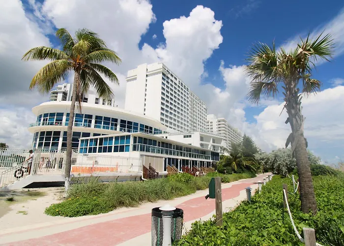 Castle L1 Double-Loft Condo With Beach Access, Pool, Tennis And Free Parking!