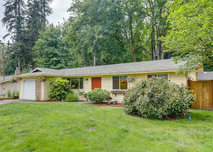 Close To Light Rail! Sammamish Home W/ Hot Tub