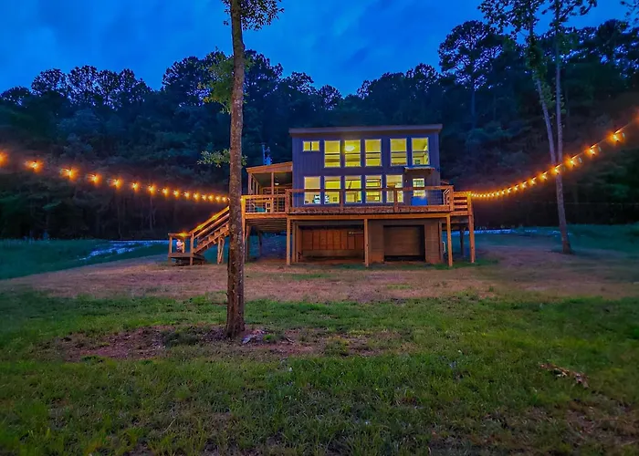 Family Fun! Riverside Home W/ Fire Pit