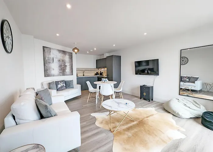 West Lodge, Bognor Regis