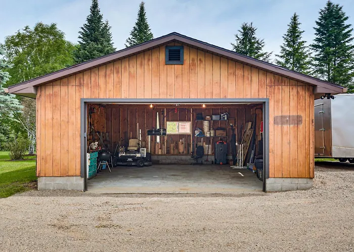 Rhinelander Vacation Rental W/ Yard On Venus Lake!