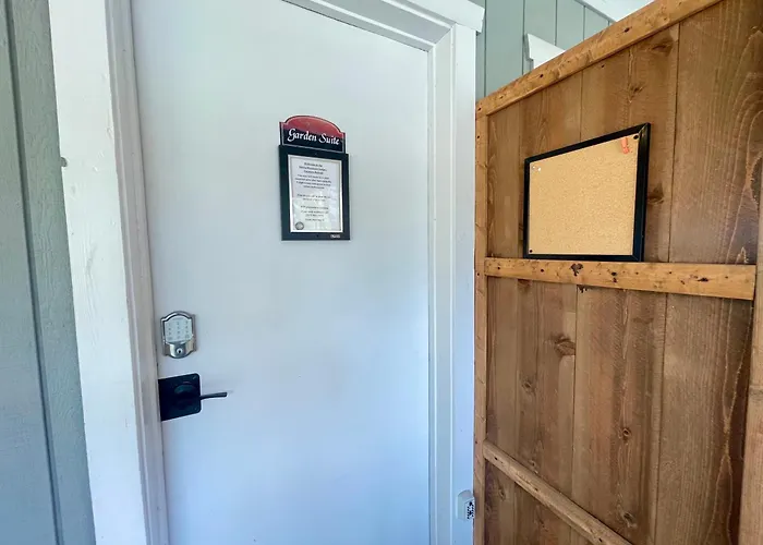 Sierra Mountain Lodge - Vacation Rentals - Yosemite
