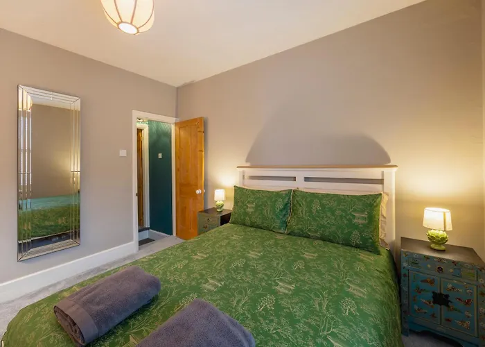 City Centre Luxury House - Garden Oasis, Kingsize Beds