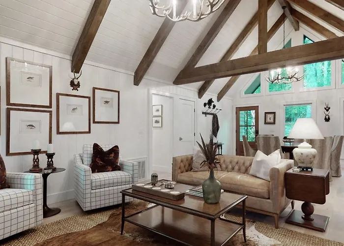 Luxury Cabin W Chef Kitchen & 2 Living Rooms