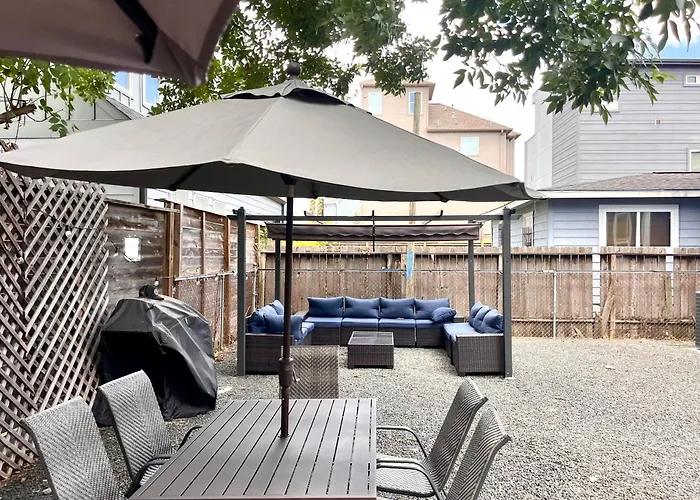 Winter Retreat 3B 3Ba Huge Backyard Mins From Downtown