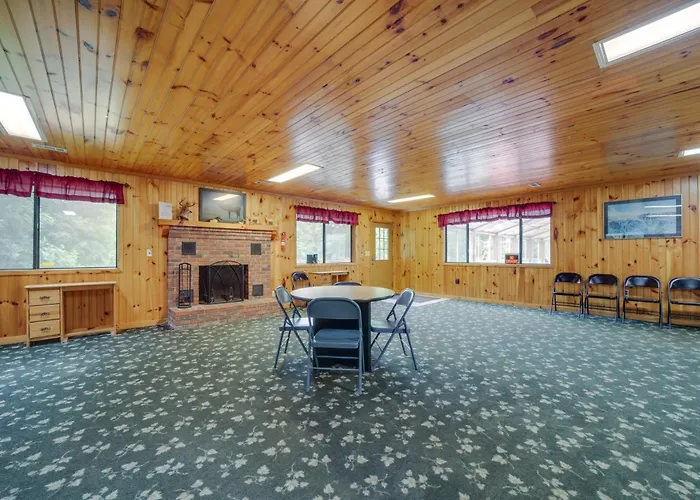 Pet-Friendly Creekside Cabin W/ Pool Access!