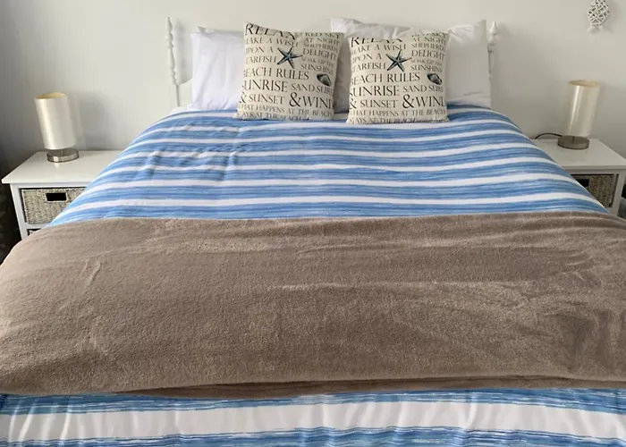 Beach Cottage - A Cosy Beach Cottage Charmer