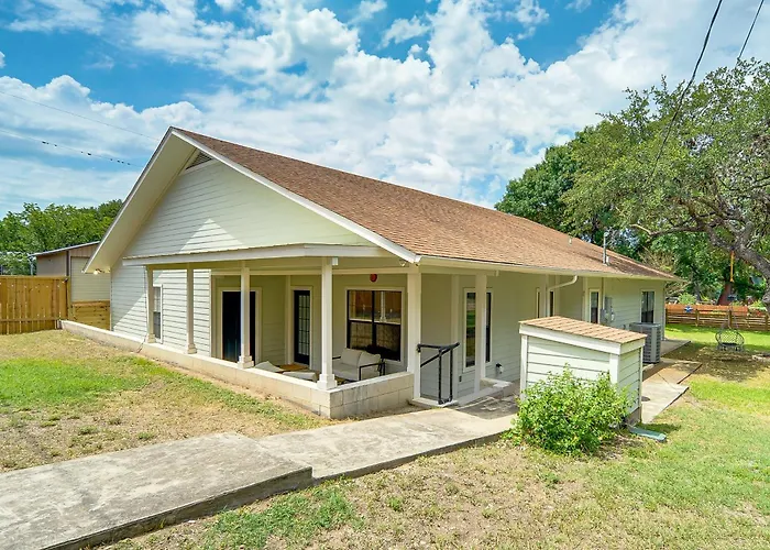 Texas Hill Country Retreat - Walk To Nueces River!