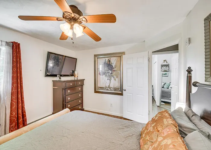 3 Mi To Lake Redman: Home W/ Furnished Pergola!