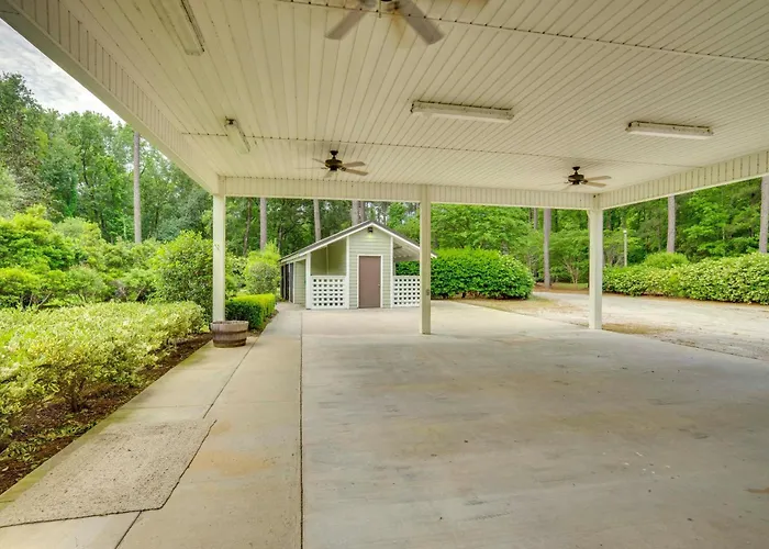 Private Walterboro Estate W/ Deck + Fire Pit!