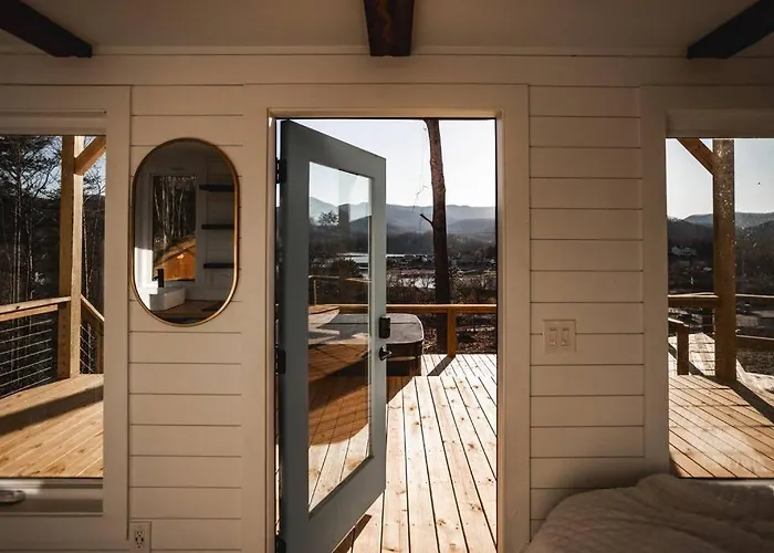 Glamping Container Treehouse By Hiawassee Glamping
