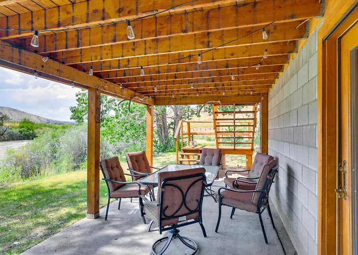 Dubois Riverfront Lodge W/ On-Site Fishing & Views