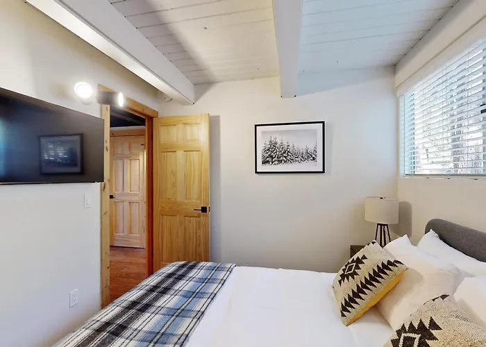 Canterbury Kings Beach Treehouse