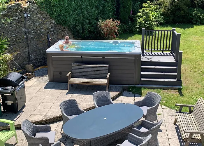 Polean Farm Old Farmhouse - With Large Jacuzzi, Games Room, Near The Sea And With Free Access To A Nearby Pool