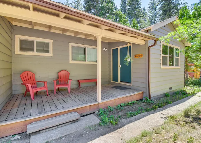 Cozy Retreat W/ Deck ~ 2 Mi To Pinecrest Lake!