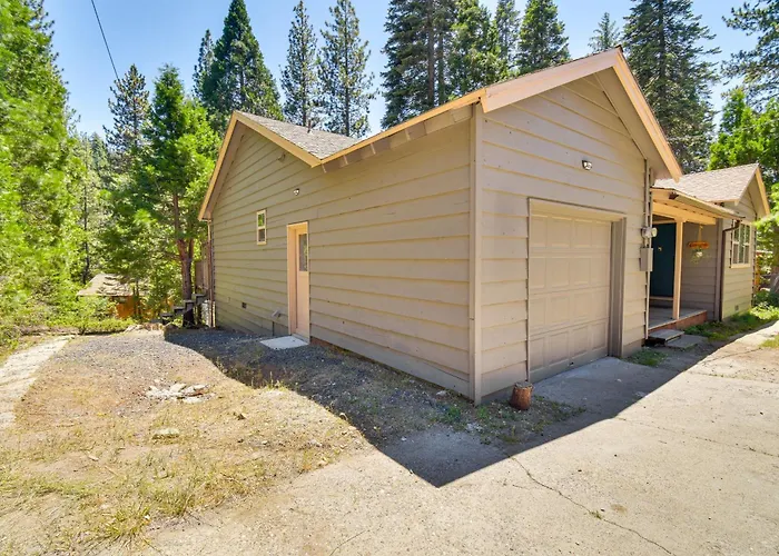 Cozy Retreat W/ Deck ~ 2 Mi To Pinecrest Lake!