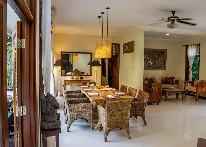 Atres Griya Villa 5 Private Bedroom Kuta