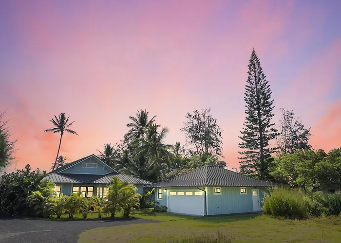 Gorgeous Renovated 1937 Plantation Style Beach House 50 Steps To The Center Of The Beach Home