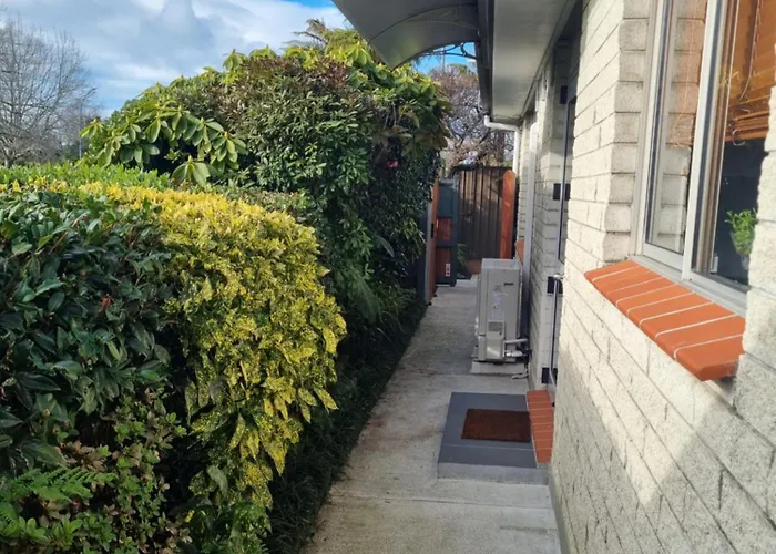 Home With Spa, Sauna, Garden In Prime Location