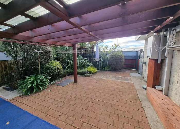 Home With Spa, Sauna, Garden In Prime Location