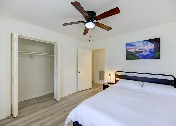 Spacious 5 Bed Home With Massage Chair And Futsball Table