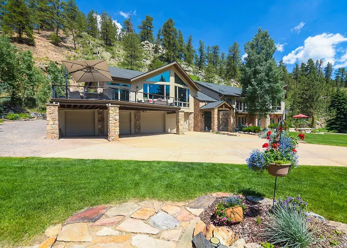 Stunning Mtn Views, Private Stream: Evergreen Gem!
