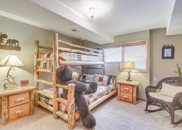 Stunning Mtn Views, Private Stream: Evergreen Gem!