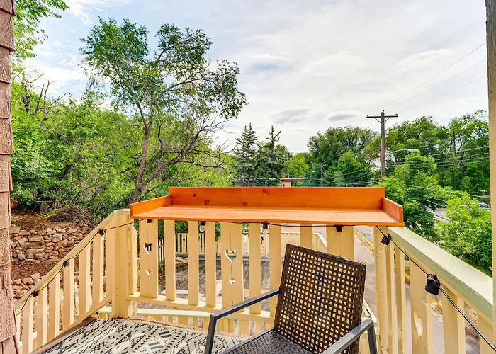 Deck & Fire Pit: Manitou Mountain Retreat