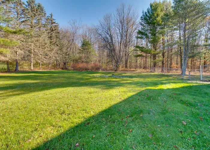 Peaceful Horseheads Hideaway W/ Deck & Yard!