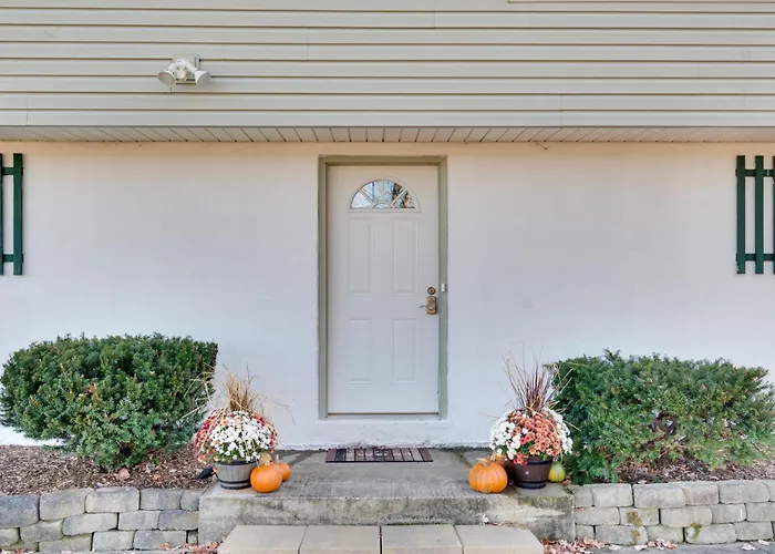 Peaceful Horseheads Hideaway W/ Deck & Yard!