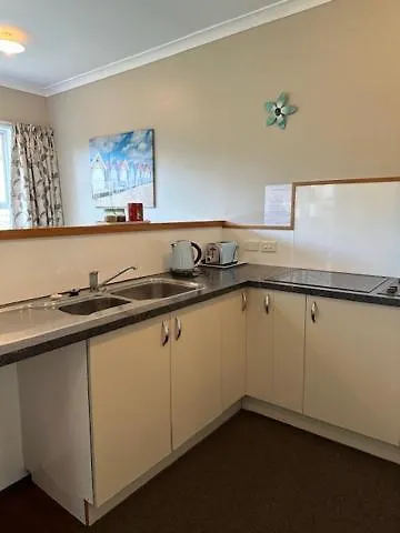 4 Parris St