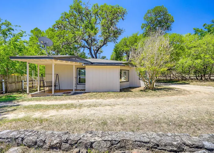 Bandera 'Carriage House' W/ Medina River Access!