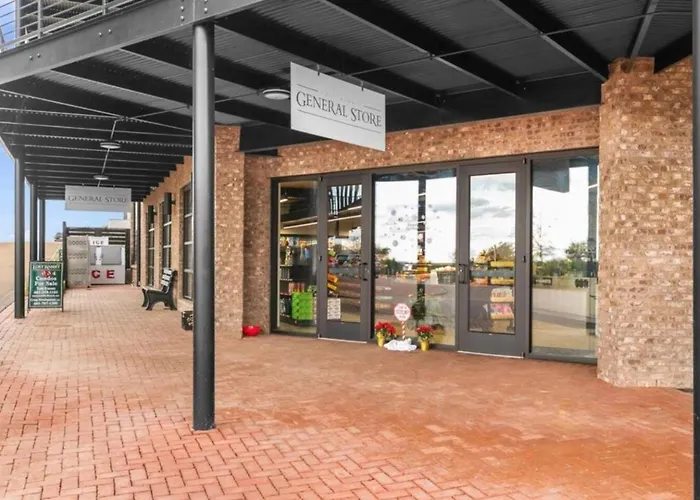 Ground Floor Waterfront On The Rez In Madison