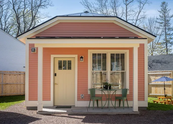 Queen City Bungalow & Cottages