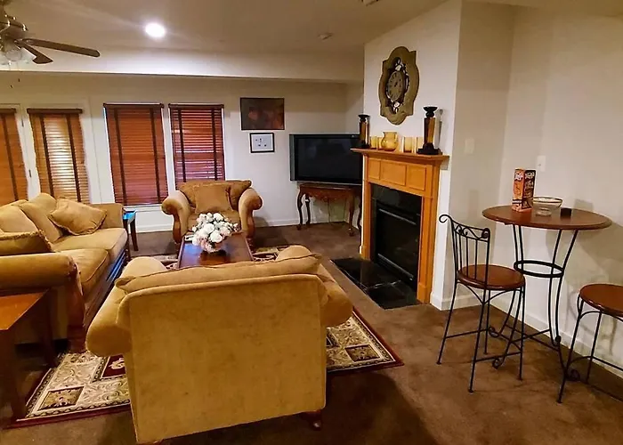 Exquisite & Serene 1 Bedroom, 1 Full Bath Apartment