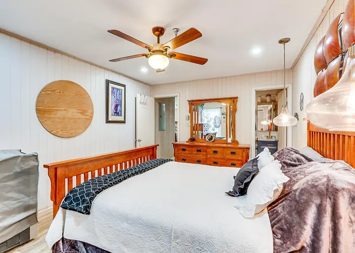 Walk To Slopes: Snowshoe Condo W/ Sunroom