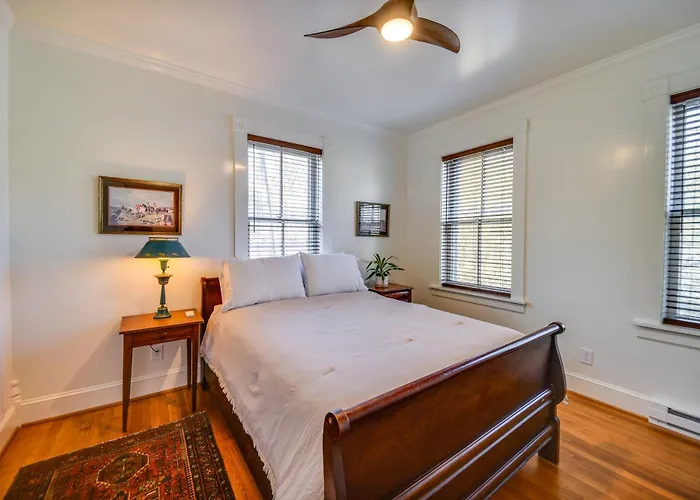 Radiant Gloucester House W/ Private Porch!