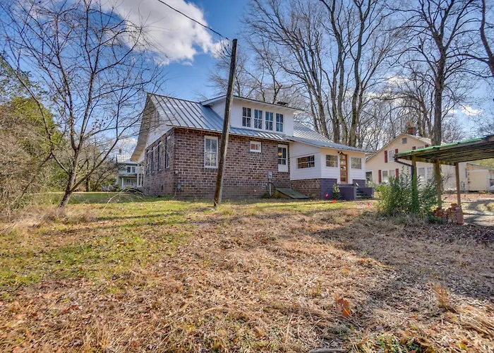 Radiant Gloucester House W/ Private Porch!