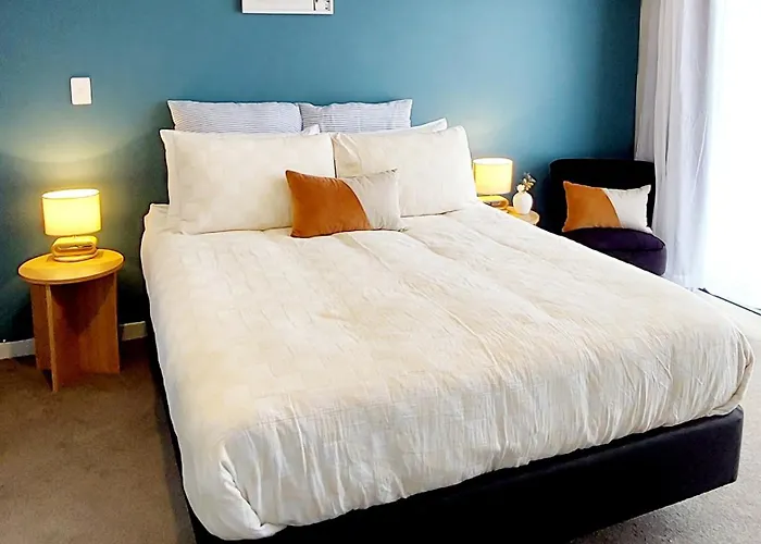 Wanaka Mountain Views Guest Room --No Kitchen--