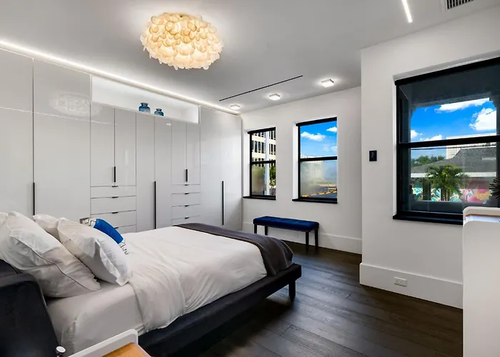 Modern City Loft In Downtown River District