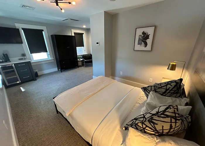 Entire Modern 7 Unit 7 Bath Boutique Inn