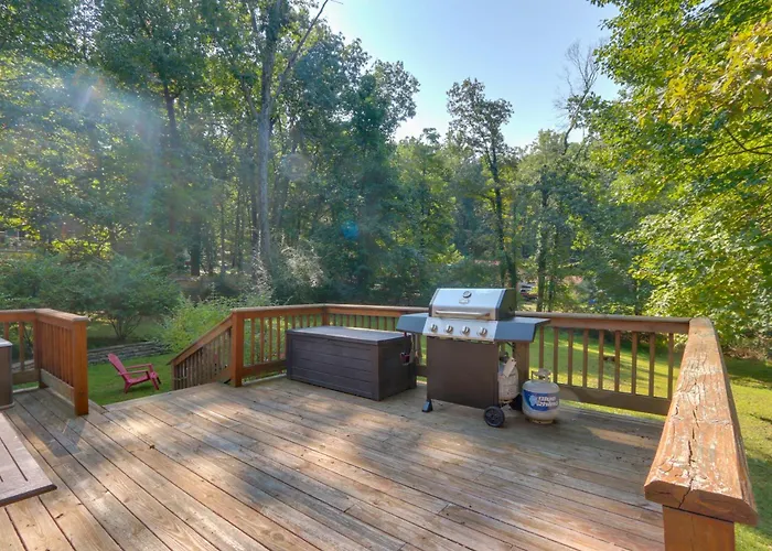 Harpers Ferry Cabin - Walk To Private Lake!
