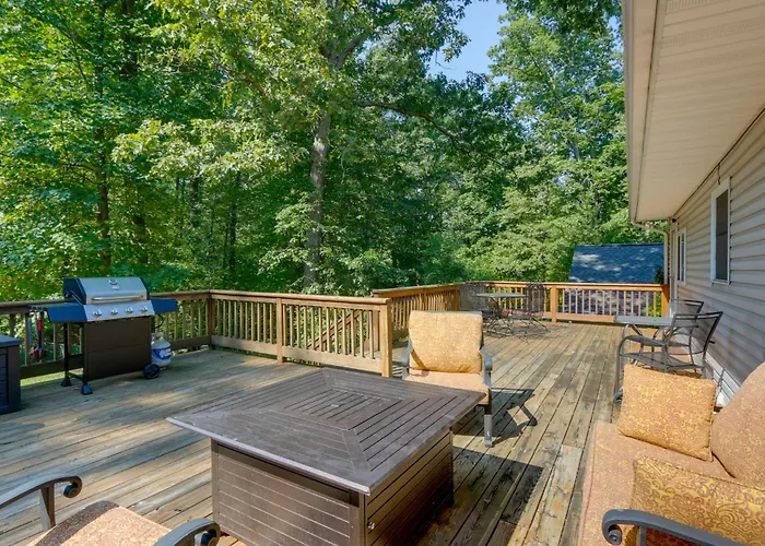 Harpers Ferry Cabin - Walk To Private Lake!