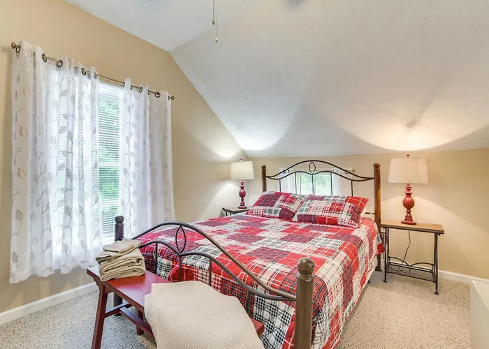 Visit Fife Lake & Traverse Bay! Farmhouse Hideaway