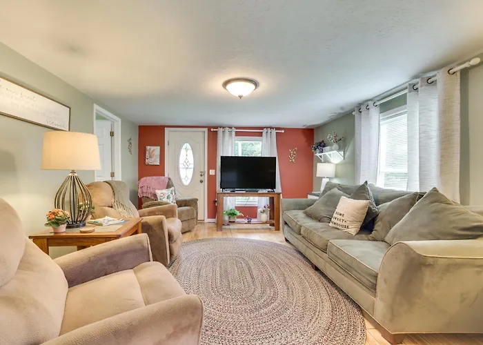 Visit Fife Lake & Traverse Bay! Farmhouse Hideaway