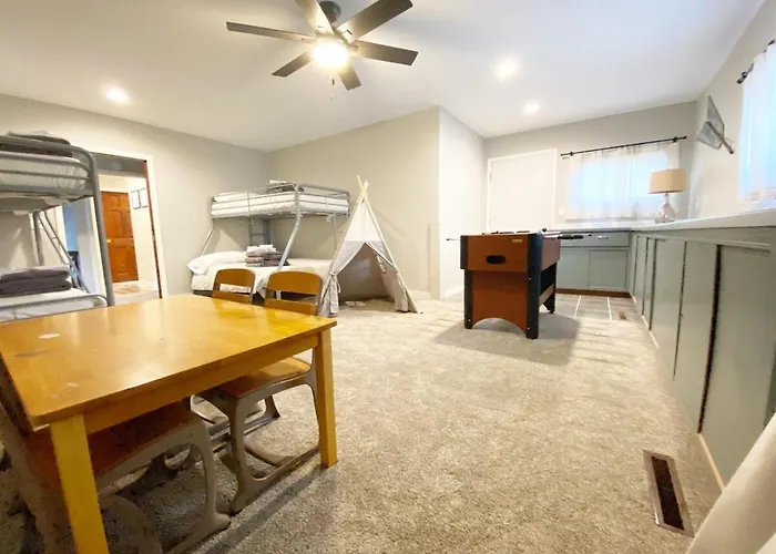Dwntwn Custer Farmhouse On Main St With Hot Tub