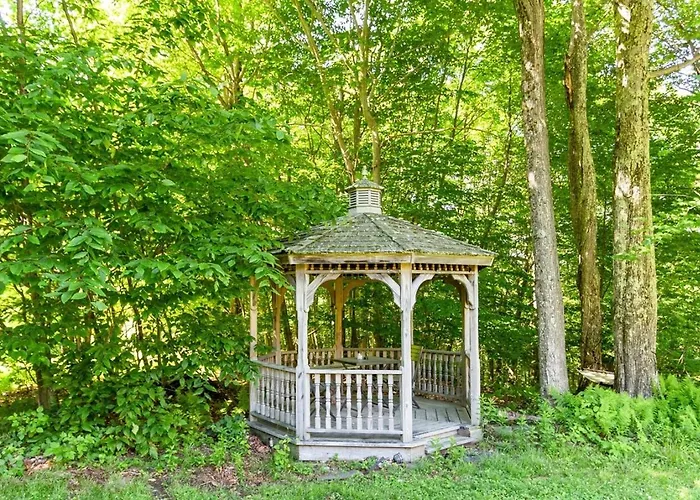 Roscoe Retreat