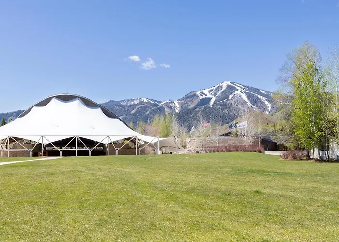 Sun Valley Atelier Condo In Perfect Location