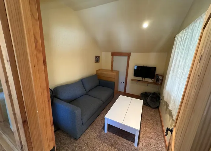 West Pine Cabin On The West Shore - 3 Bedroom Hot Tub, Pool Table, Pet Friendly